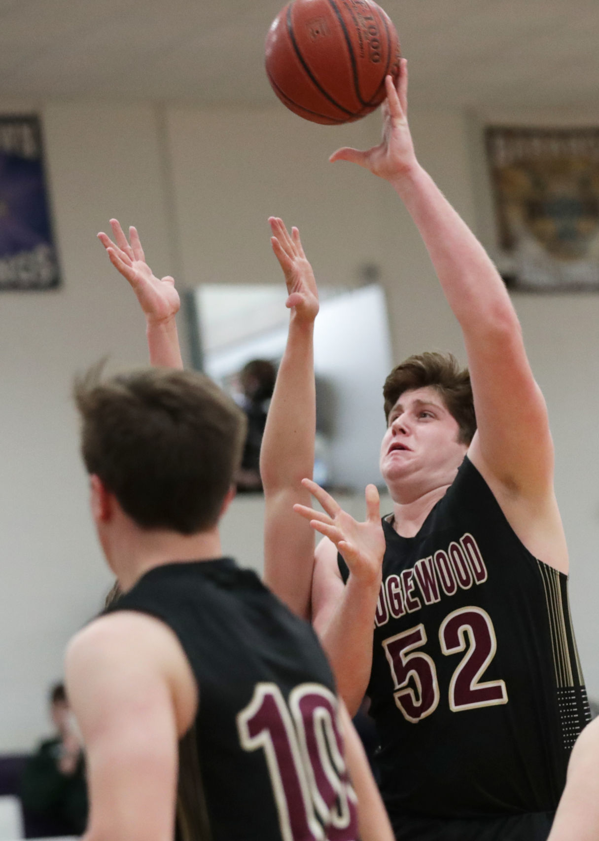 Stoughton 48, Edgewood 33